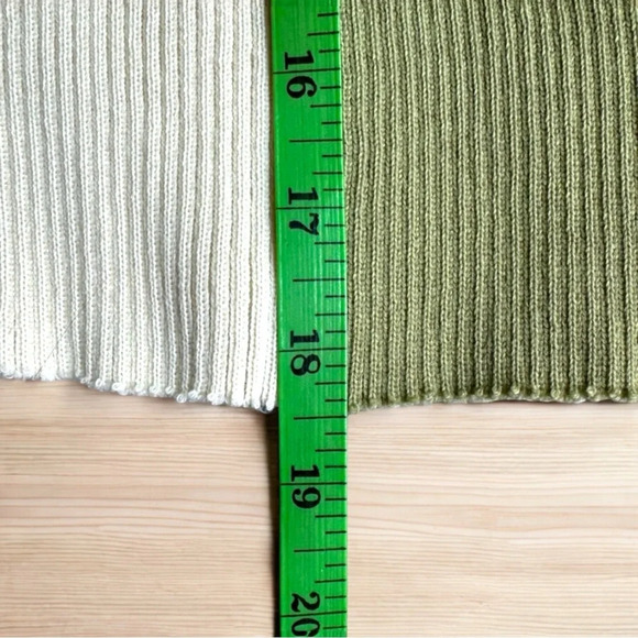 PEACH Two Tone Lightweight Olive Green & Cream Long Sleeve Cropped Sweater - XS - Picture 8 of 10